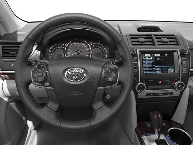 2013 Toyota Camry XLE photo 2