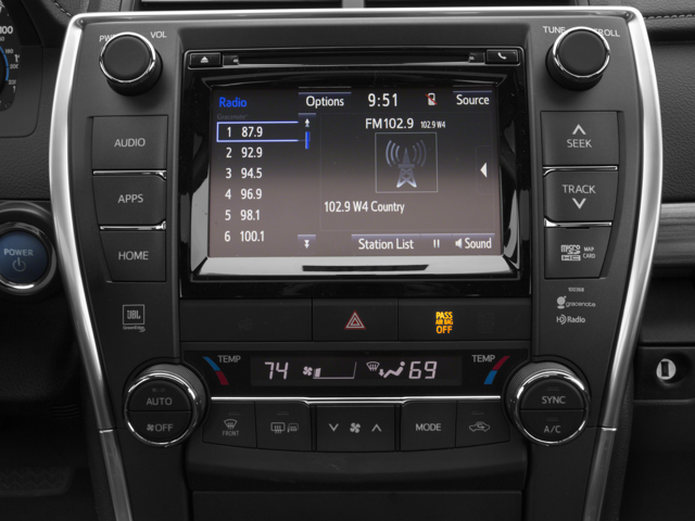 2017 Toyota Camry SE XLE Hybrid photo 3