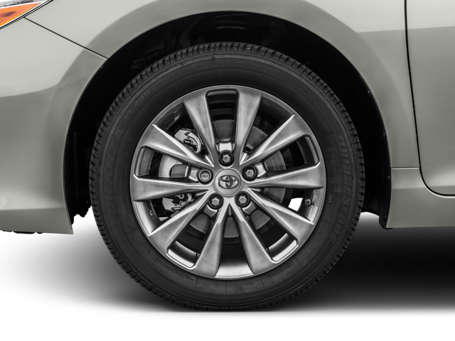 2017 Toyota Camry SE XLE Hybrid photo 4