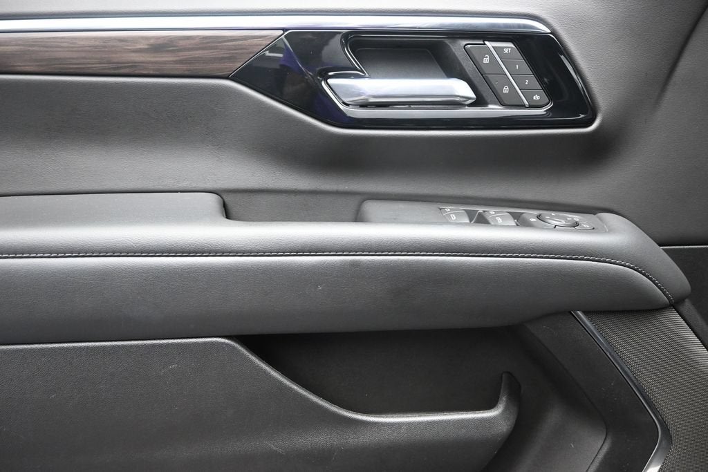 2025 Chevrolet Suburban LT
