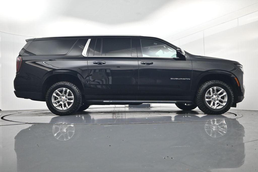 2025 Chevrolet Suburban LT