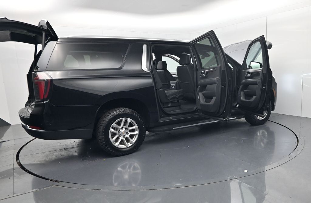 2025 Chevrolet Suburban LT