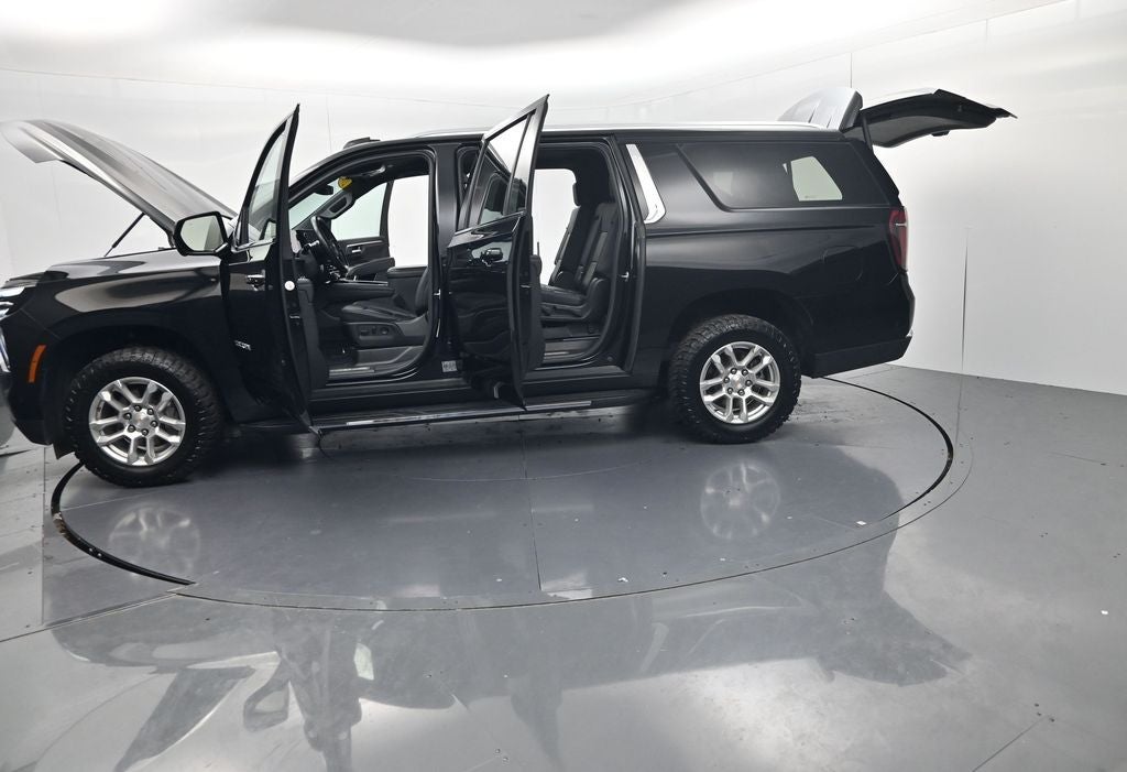 2025 Chevrolet Suburban LT