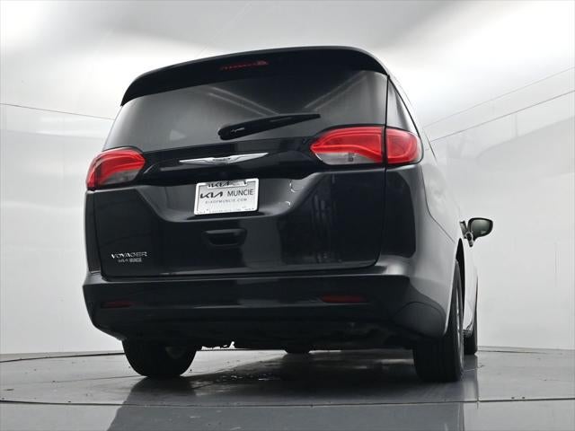2023 Chrysler Voyager LX