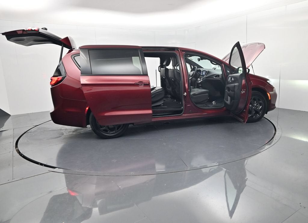 2023 Chrysler Pacifica Hybrid Touring L