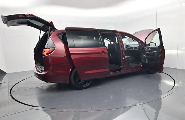 2023 Chrysler Pacifica Hybrid Touring L