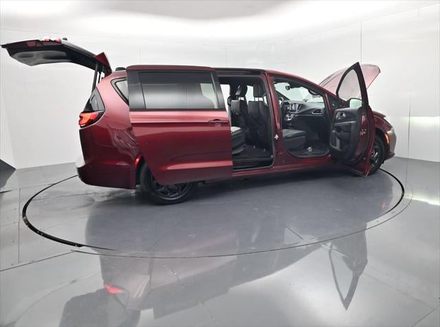 2023 Chrysler Pacifica Hybrid Touring L