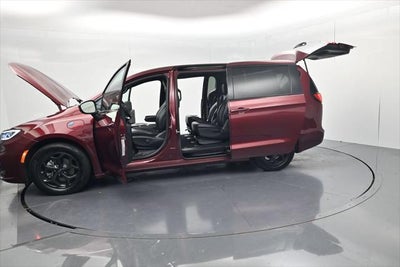 2023 Chrysler Pacifica Hybrid Touring L