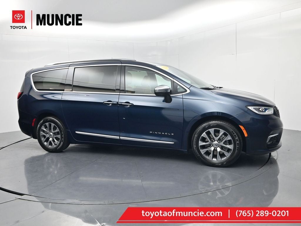 2023 Chrysler Pacifica Hybrid Pinnacle Hybrid's photo