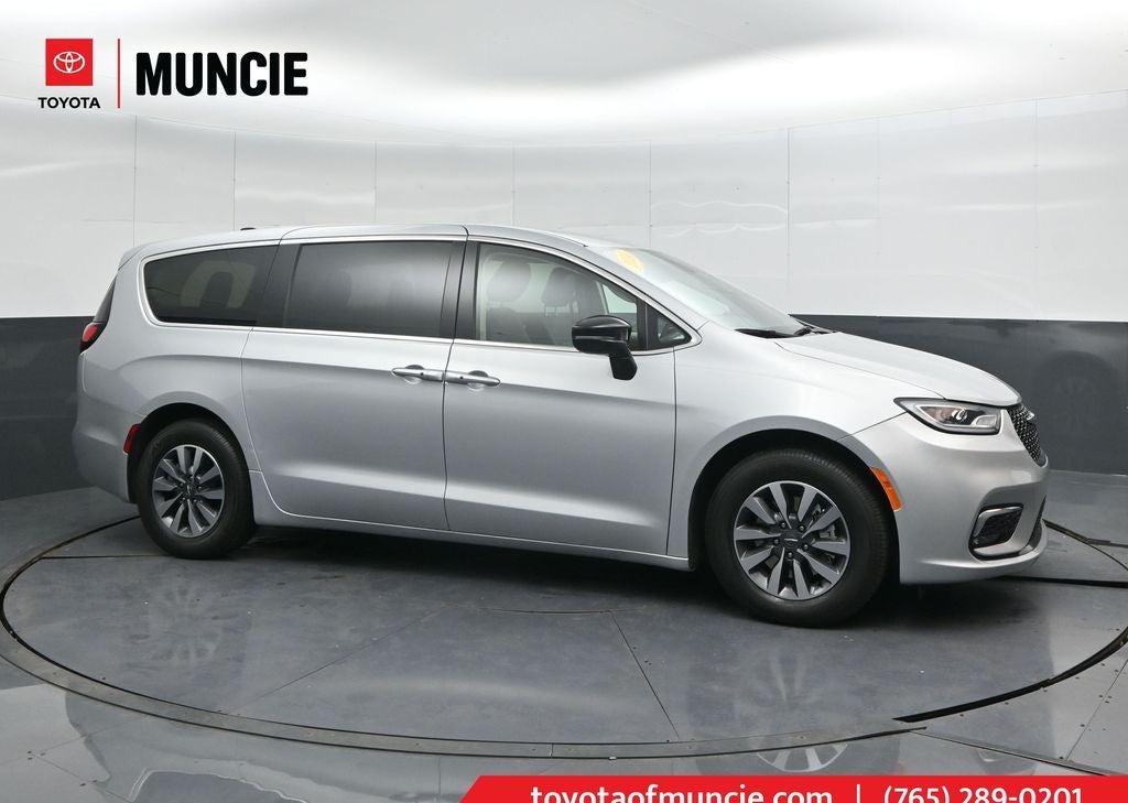 2024 Chrysler Pacifica Hybrid Select