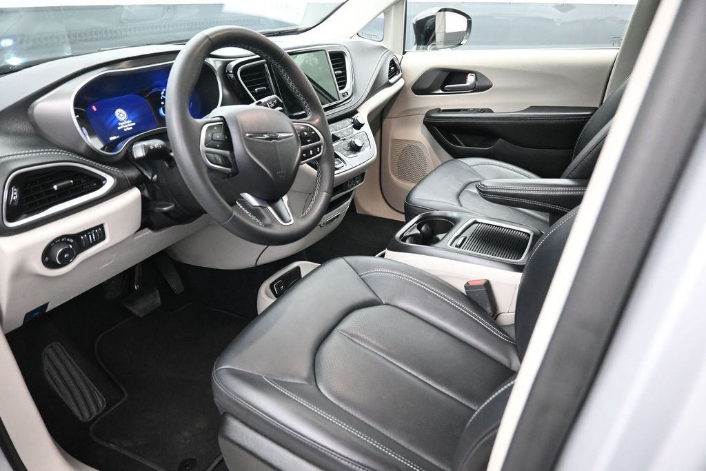 2024 Chrysler Pacifica Hybrid Select