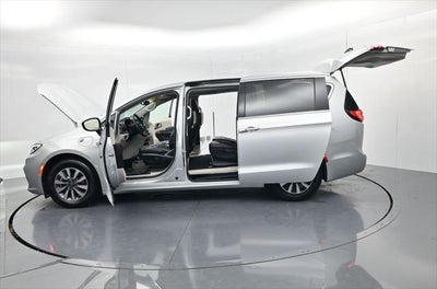 2024 Chrysler Pacifica Hybrid Select