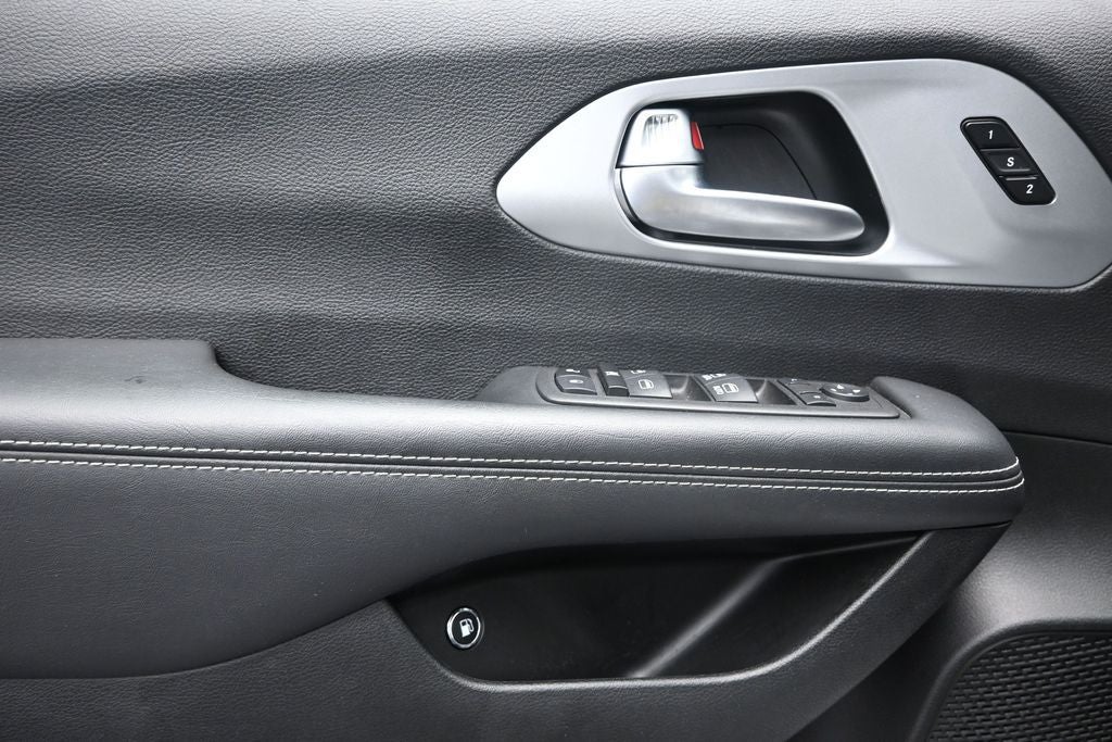 2024 Chrysler Pacifica Hybrid Select S Appearance