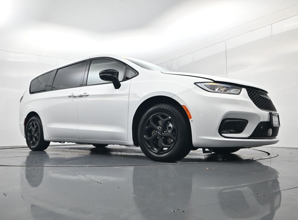 2024 Chrysler Pacifica Hybrid Select S Appearance