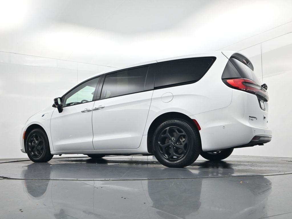 2024 Chrysler Pacifica Hybrid Select S Appearance