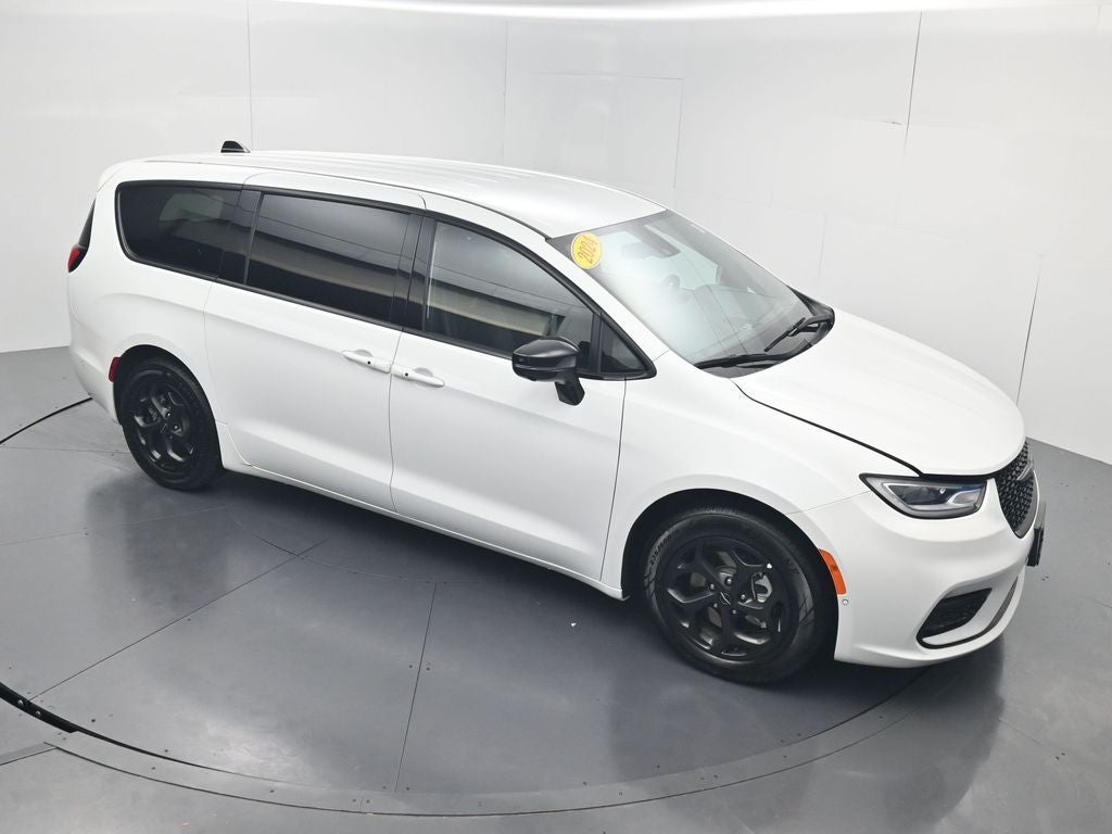 2024 Chrysler Pacifica Hybrid Select S Appearance