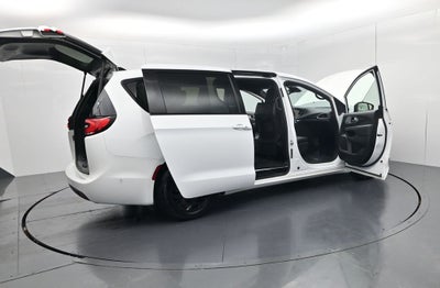2024 Chrysler Pacifica Hybrid Select S Appearance