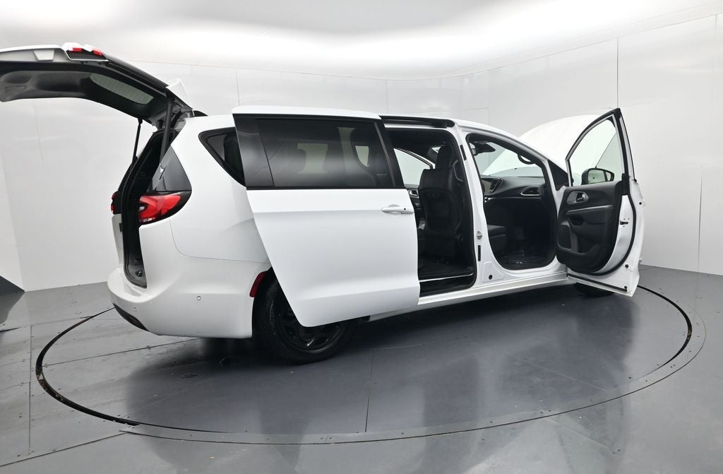 2024 Chrysler Pacifica Hybrid Select S Appearance