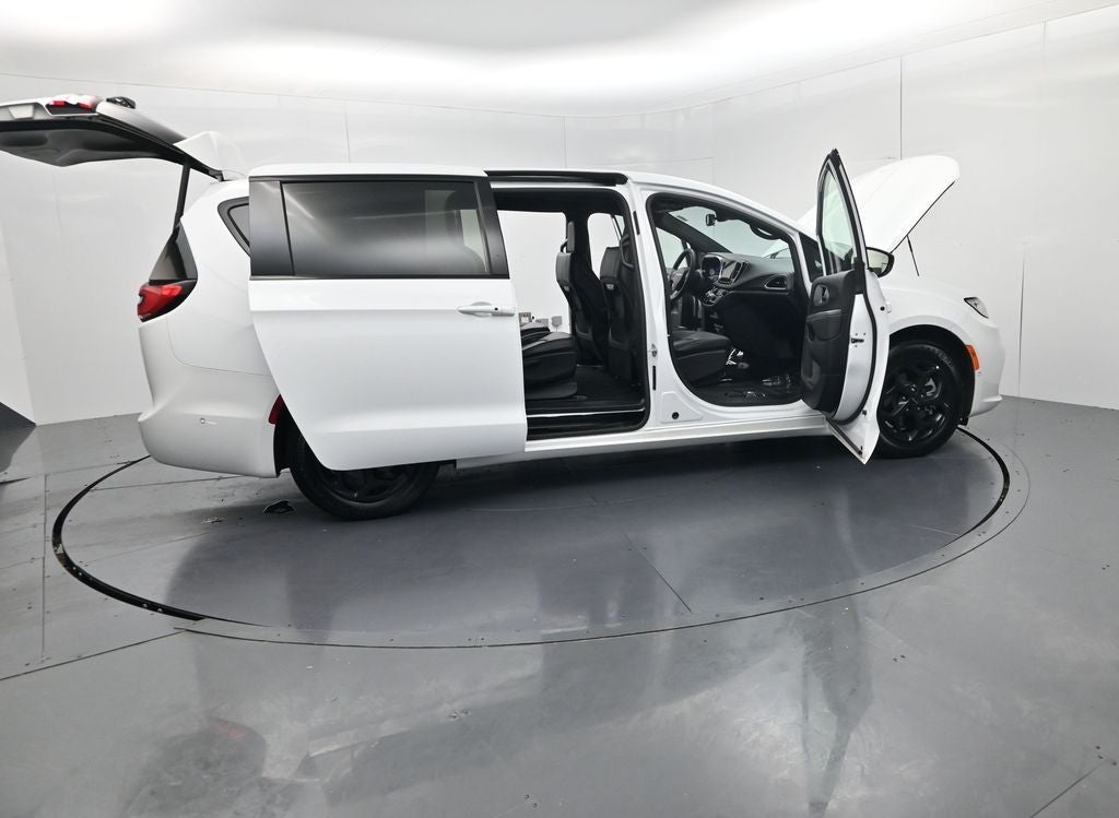 2024 Chrysler Pacifica Hybrid Select S Appearance