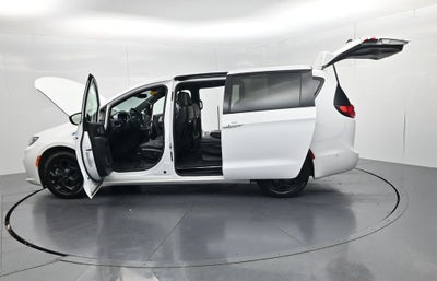 2024 Chrysler Pacifica Hybrid Select S Appearance