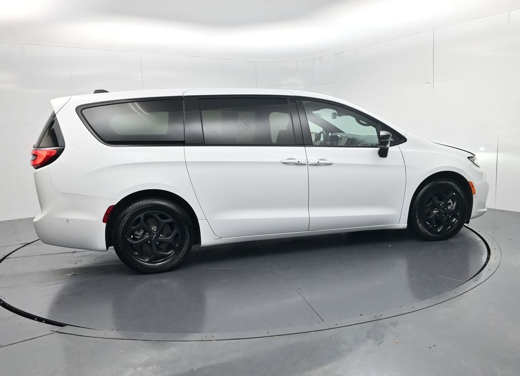 2024 Chrysler Pacifica Hybrid Select S Appearance