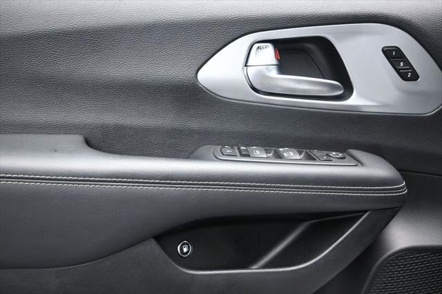 2024 Chrysler Pacifica Hybrid Select S Appearance