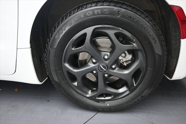 2024 Chrysler Pacifica Hybrid Select S Appearance