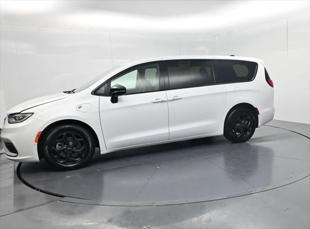 2024 Chrysler Pacifica Hybrid Select S Appearance