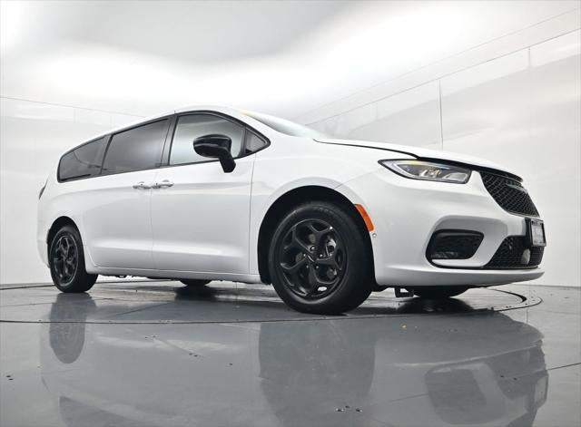 2024 Chrysler Pacifica Hybrid Select S Appearance