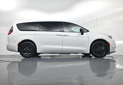 2024 Chrysler Pacifica Hybrid Select S Appearance