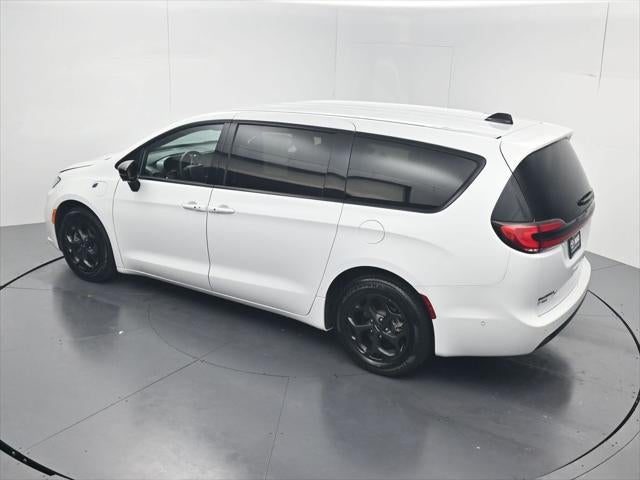 2024 Chrysler Pacifica Hybrid Select S Appearance