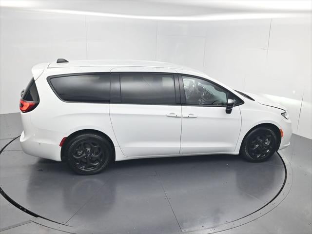 2024 Chrysler Pacifica Hybrid Select S Appearance