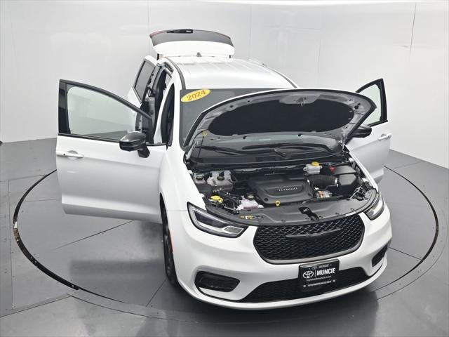 2024 Chrysler Pacifica Hybrid Select S Appearance