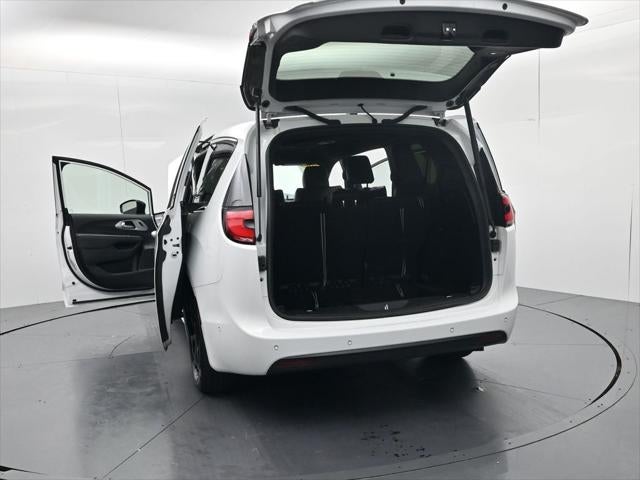 2024 Chrysler Pacifica Hybrid Select S Appearance