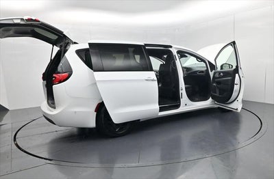 2024 Chrysler Pacifica Hybrid Select S Appearance