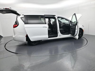2024 Chrysler Pacifica Hybrid Select S Appearance