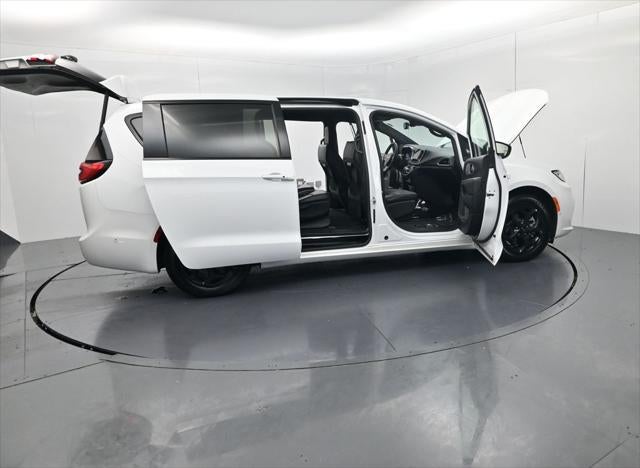 2024 Chrysler Pacifica Hybrid Select S Appearance