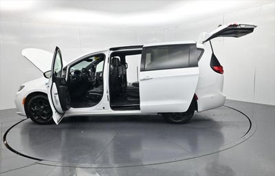 2024 Chrysler Pacifica Hybrid Select S Appearance