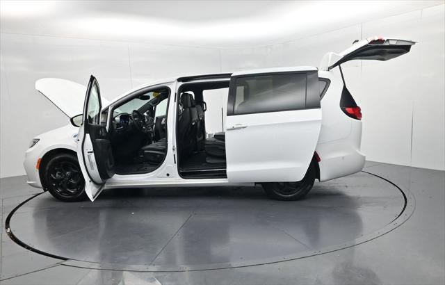 2024 Chrysler Pacifica Hybrid Select S Appearance