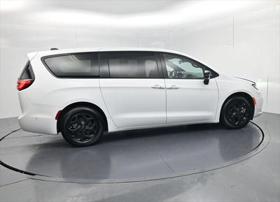 2024 Chrysler Pacifica Hybrid Select S Appearance