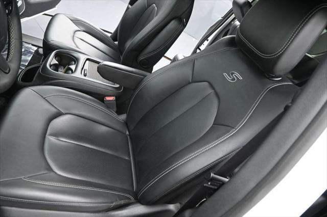 2024 Chrysler Pacifica Hybrid Select S Appearance