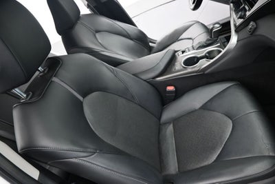 2022 Toyota Camry Hybrid XLE