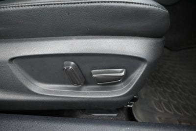 2022 Toyota Camry Hybrid XLE