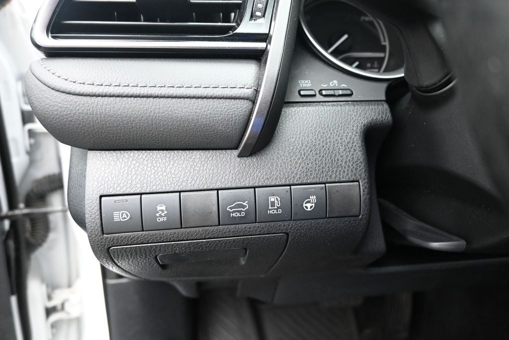 2022 Toyota Camry Hybrid XLE