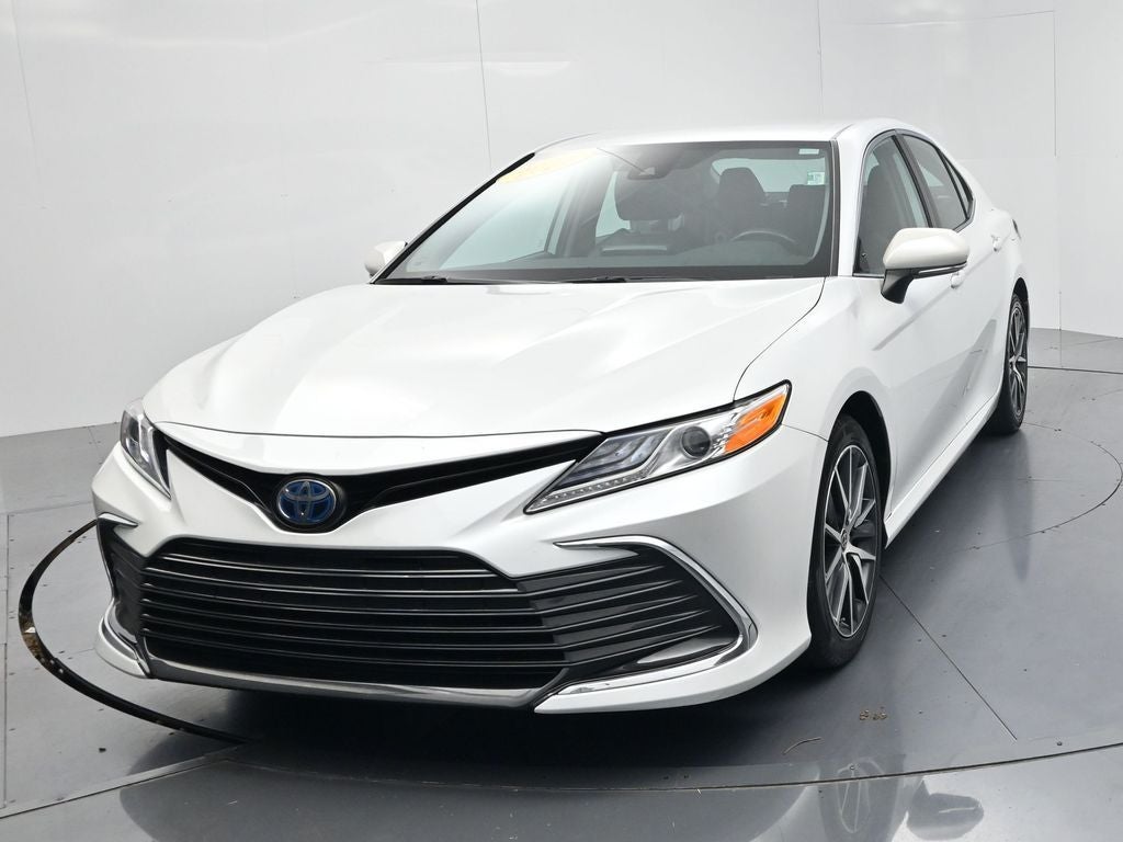 2022 Toyota Camry Hybrid XLE