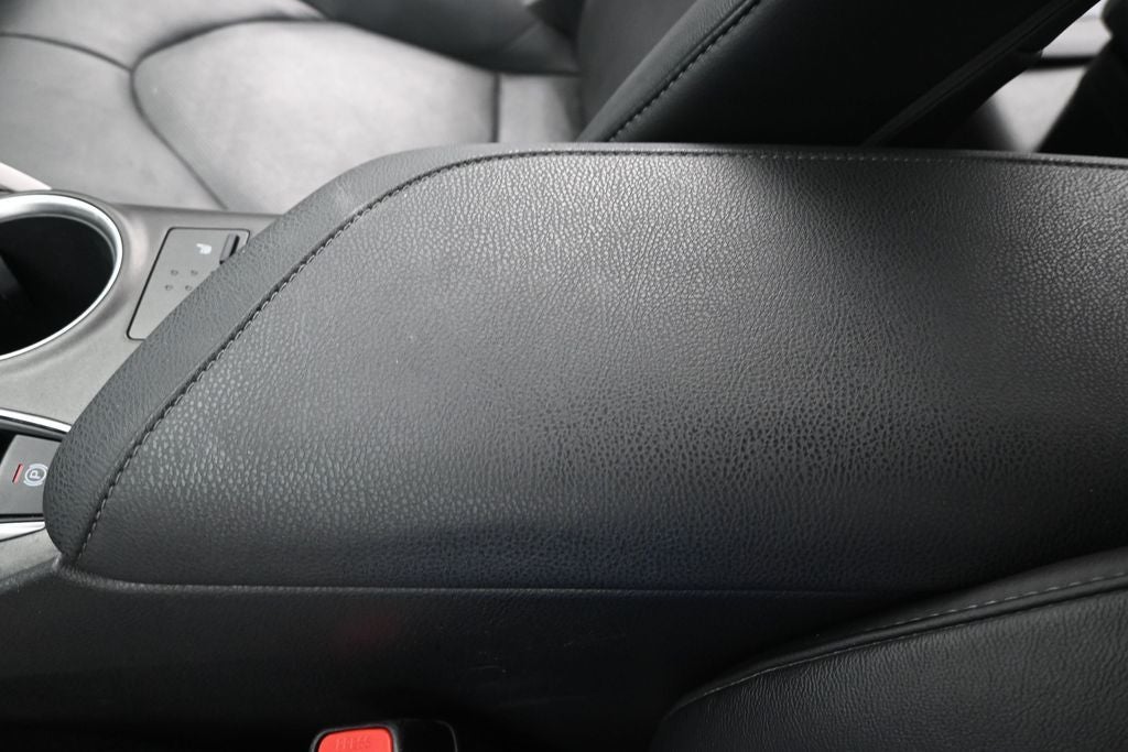 2022 Toyota Camry Hybrid XLE