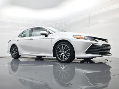 2022 Toyota Camry Hybrid XLE