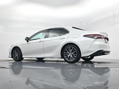 2022 Toyota Camry Hybrid XLE