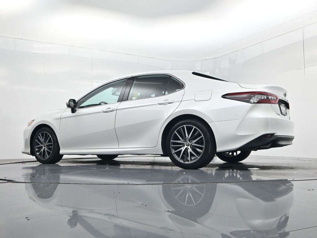 2022 Toyota Camry Hybrid XLE