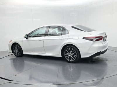 2022 Toyota Camry Hybrid XLE
